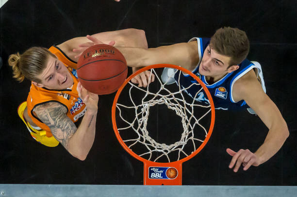 场无疑是中 场无疑是中