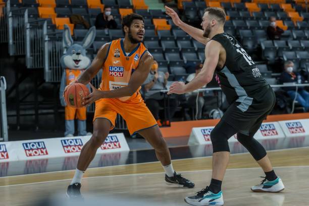 在强队围剿 在强队围剿